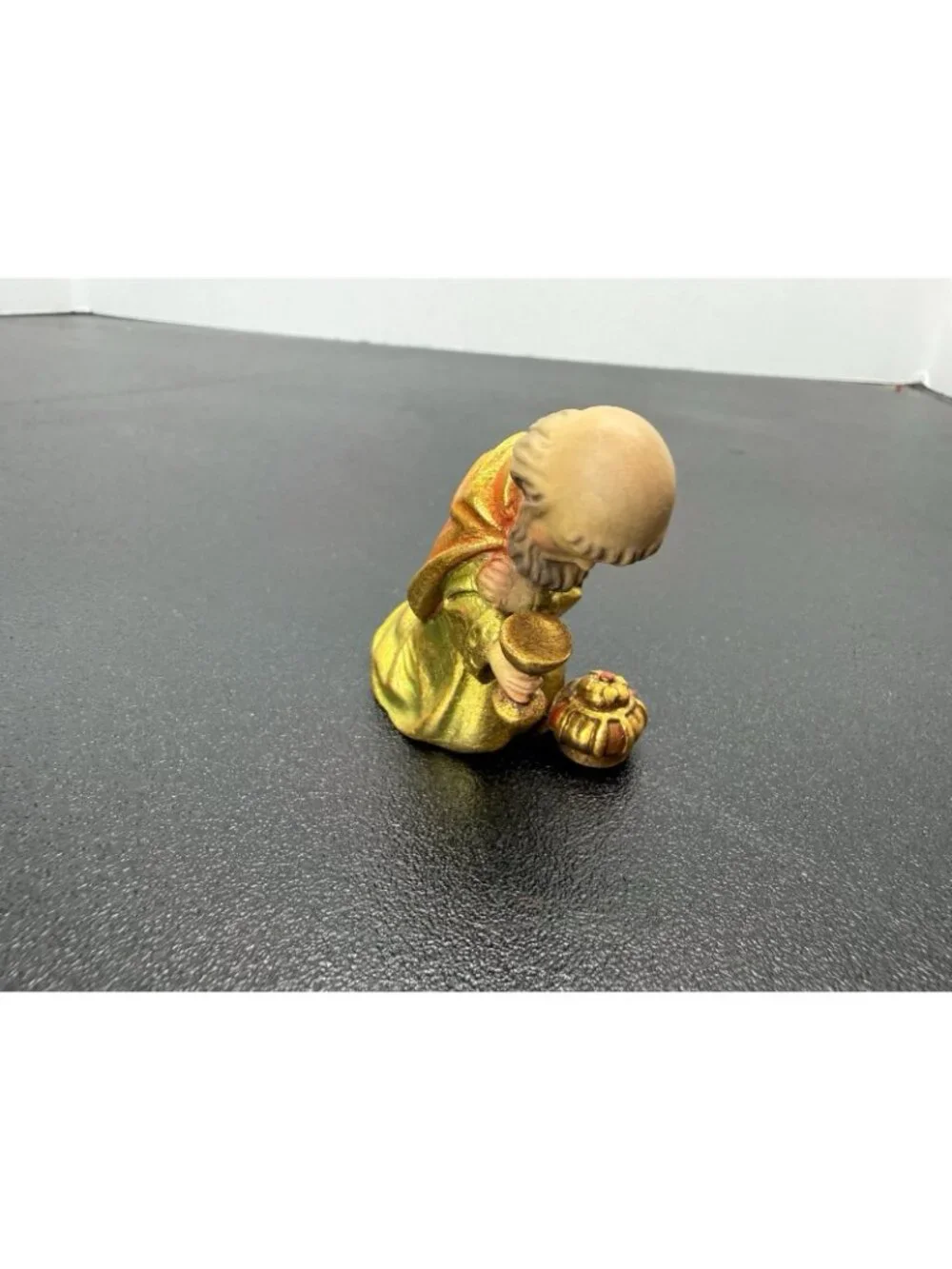 Vintage Anri Juan Ferrandiz 3” Carved Wood Nativity Wiseman Melchior Kneeling